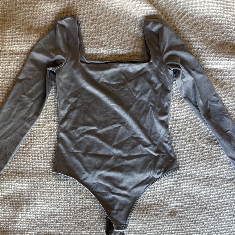 Aritzia Gray Long Sleeve Bodysuit